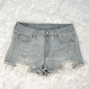 American Eagle Light Wash Denim High Rise Shortie Size 4